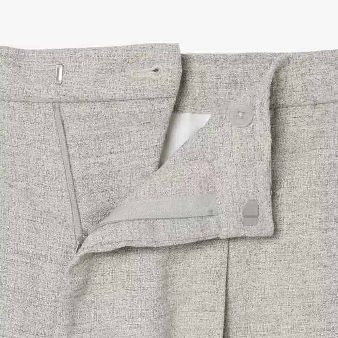 Broek met slubweefsel en relaxte pasvorm