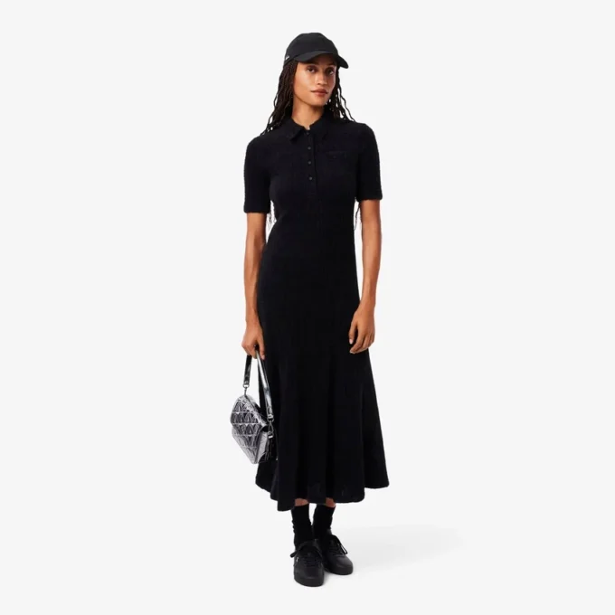 Damesjurk met polo-kraag van zachte geribde tricot