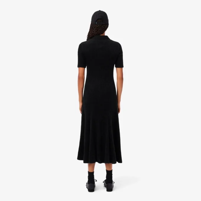 Damesjurk met polo-kraag van zachte geribde tricot