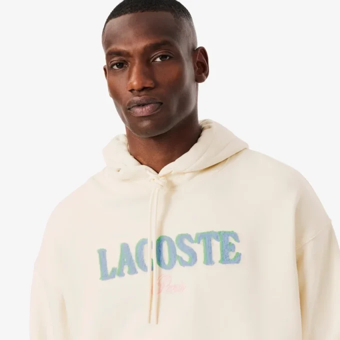 Heren hoodie met losse pasvorm en borduursel