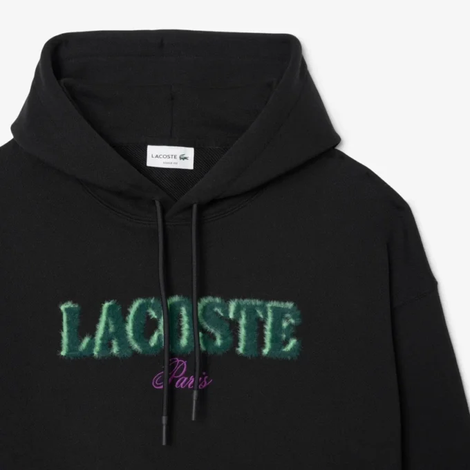 Heren hoodie met losse pasvorm en borduursel