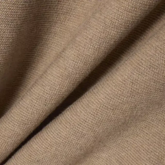 Klassiek getailleerd gebreid poloshirt