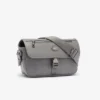 Kleine leren tas met klep en monogram