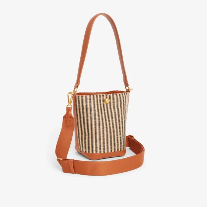 Kleine zomerse raffia bucket bag