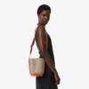 Kleine zomerse raffia bucket bag