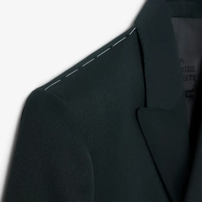Lichtgewicht wollen blazer met dubbele rij knopen uit de catwalkcollectie