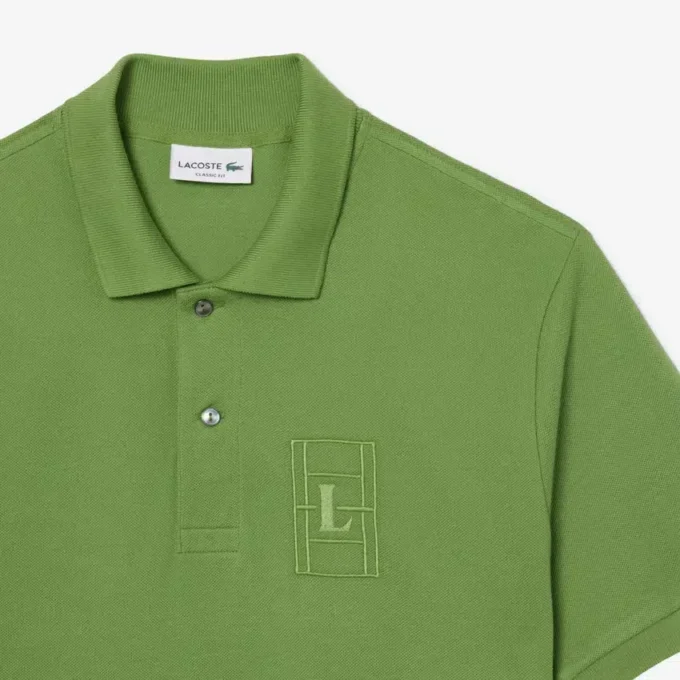 Petit Piqua-polo met klassieke pasvorm en geborduurde details
