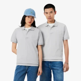 Polo met klassieke pasvorm en reliëflogo