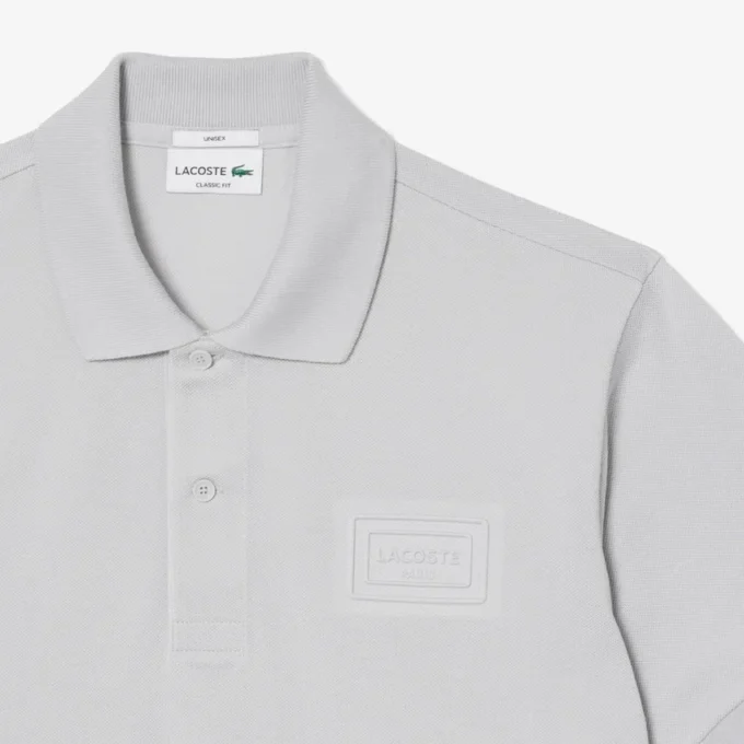 Polo met klassieke pasvorm en reliëflogo