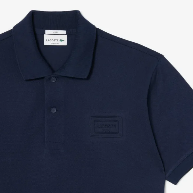 Polo met klassieke pasvorm en reliëflogo