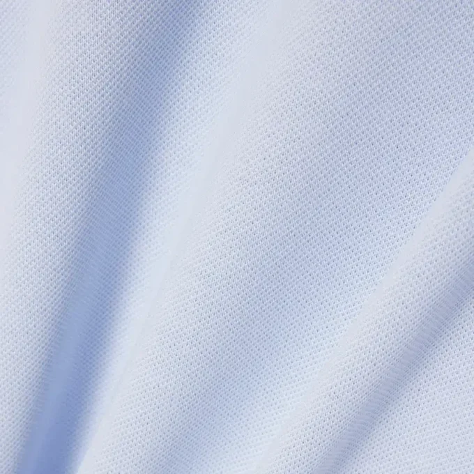 Polo met klassieke pasvorm en reliëflogo