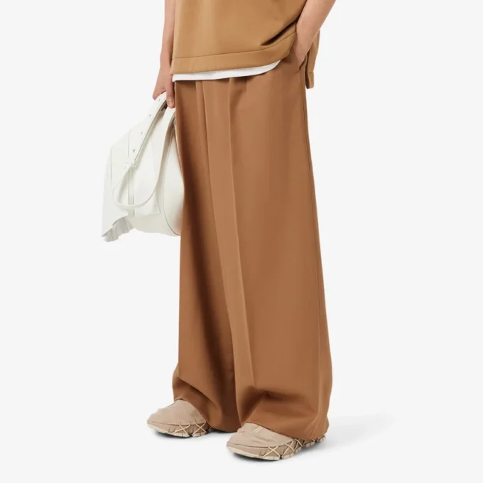 Runway breedvallende, getailleerde wollen broek