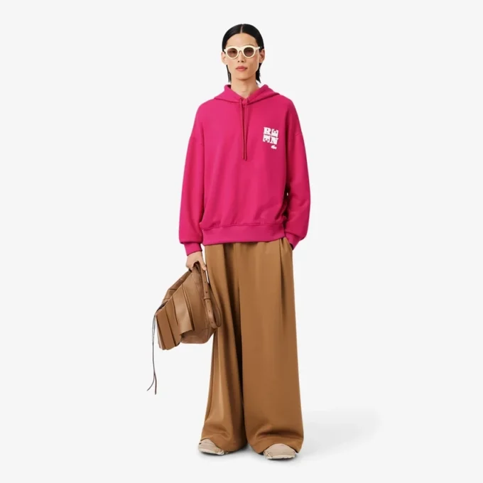 Runway-hoodie met badge-accent
