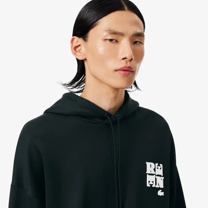 Runway-hoodie met badge-accent