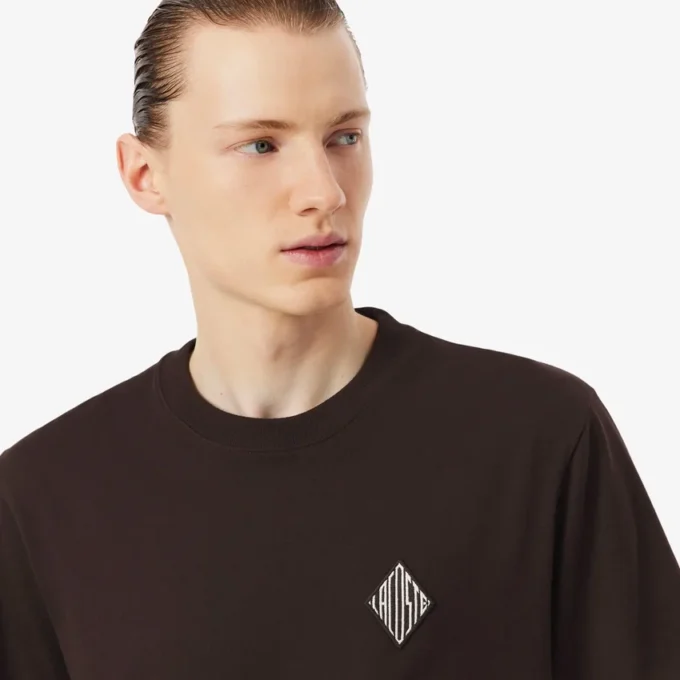 T-shirt met klassieke pasvorm en opvallend logo